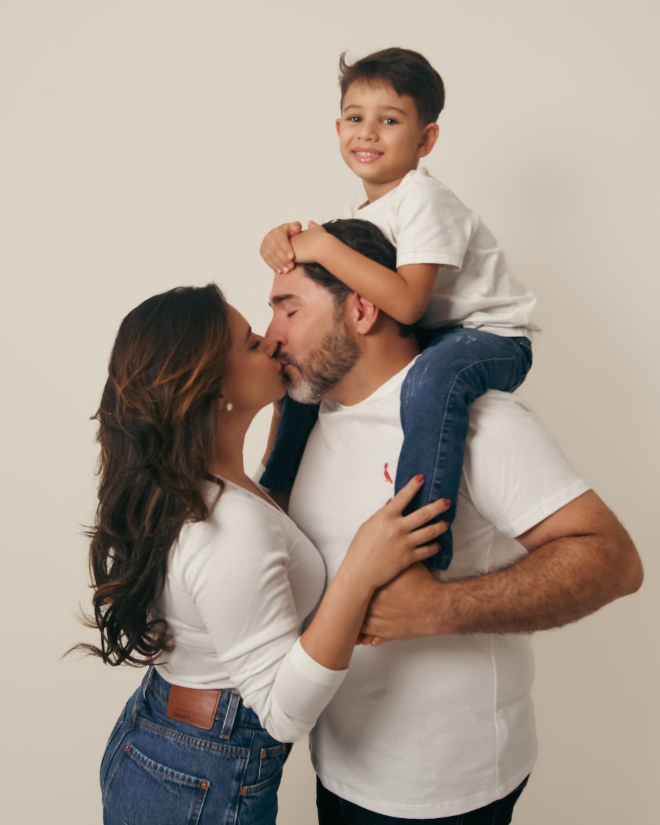 Família reunida em ensaio fotográfico